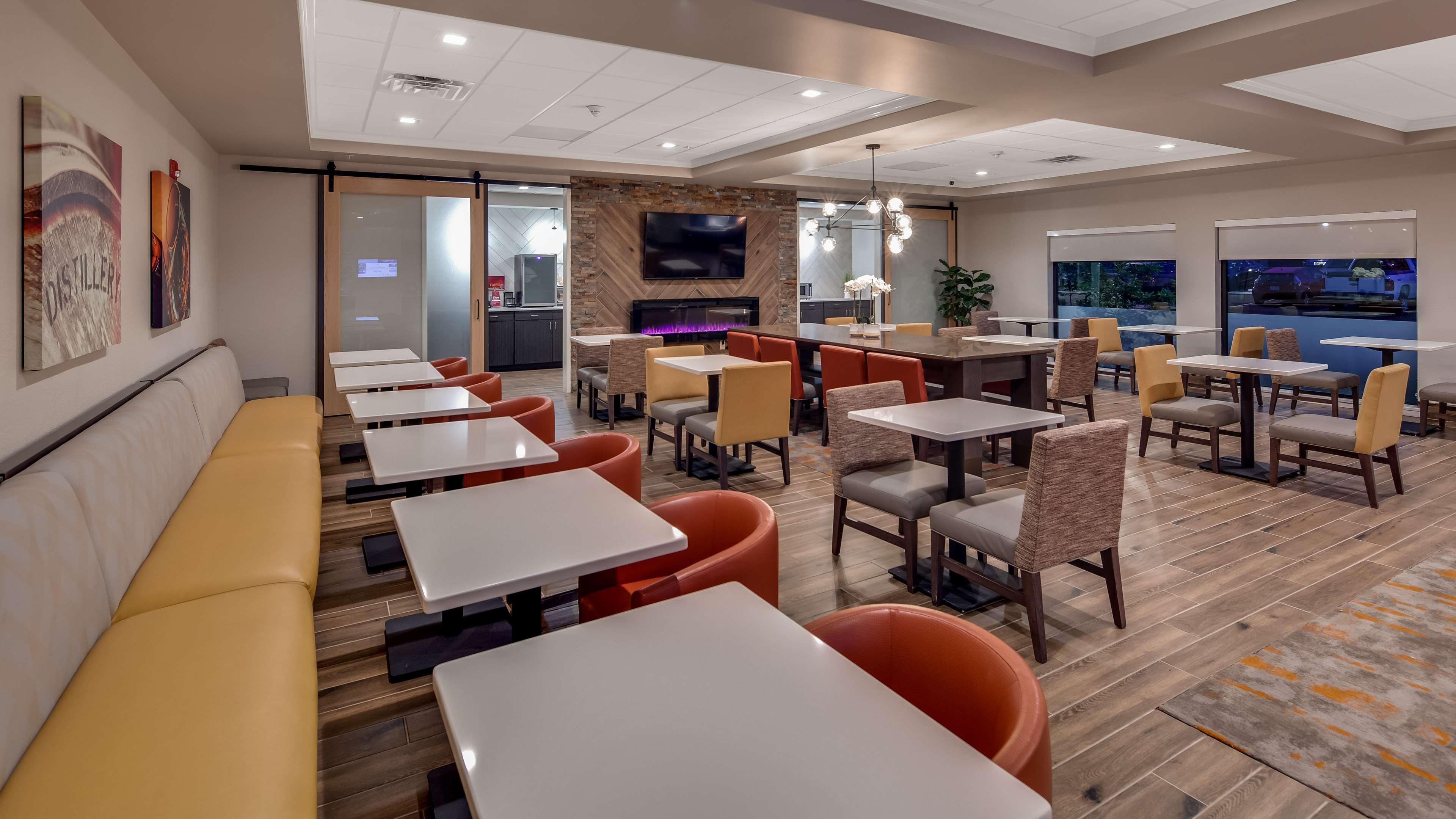 Best Western Plus Elizabethtown Inn & Suites Екстериор снимка
